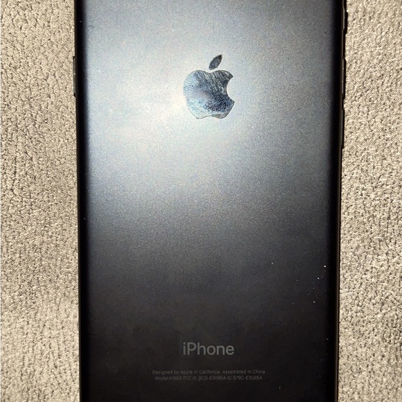 Iphone 7s Has been fully reset and in good condition (minus the smudges) - Picture 2 of 4